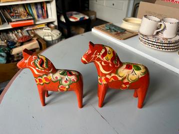 Zweedse houten paardjes Dalarna. Blauw rood houtkleur beschikbaar voor biedingen