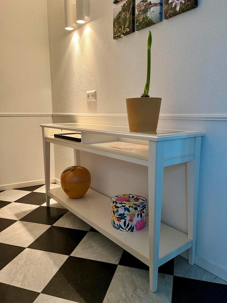 Decoratieve sidetable met glazen bovenkant, Huis en Inrichting, Tafels | Sidetables, Gebruikt, Minder dan 25 cm, Minder dan 50 cm