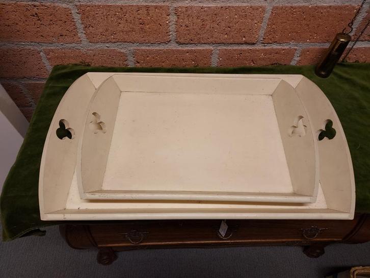 Set van 2 Oud Hollandse creme witte dienbladen., Antiek en Kunst, Antiek | Keukenbenodigdheden, Verzenden
