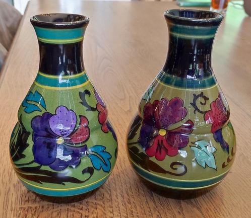 2x Gouda plateel vaasjes art nouveau J.W. & V.M., Antiek en Kunst, Antiek | Vazen, Ophalen of Verzenden