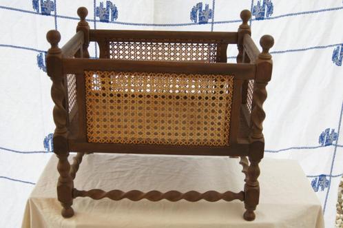 Krantenbak  ( Eerwardian Engeland, Antiek en Kunst, Kunst | Beelden en Houtsnijwerken, Ophalen of Verzenden