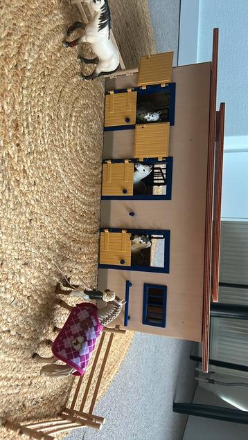 Schleich paardenstal 1999 ( paarden niet te koop ) beschikbaar voor biedingen