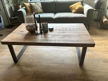 Salontafel mango hout industrieel look beschikbaar voor biedingen