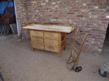 oude tafel kast werktafel bakkerstafel uit bakkerij  beschikbaar voor biedingen
