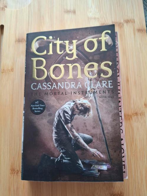Cassandra Clare - City of Bones, Boeken, Fantasy, Zo goed als nieuw, Verzenden
