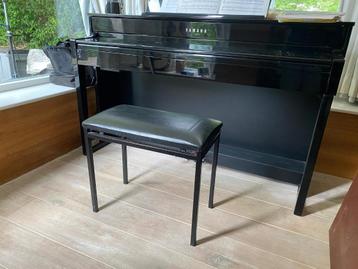 Zwarte pianokruk – 55x30 cm beschikbaar voor biedingen