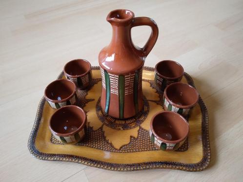 Sterke drank serviesje met dienblad, Huis en Inrichting, Keuken | Servies, Nieuw, Compleet servies, Overige stijlen, Aardewerk