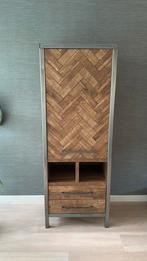 Mooie houten visgraat kast met twee planken en 2 laadjes., Ophalen, Zo goed als nieuw, Minder dan 150 cm, 150 tot 200 cm