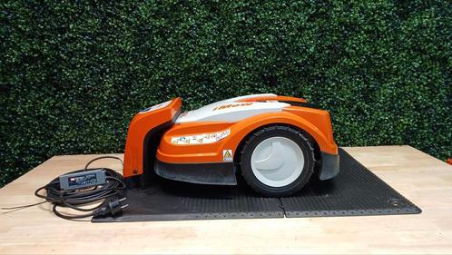 ZEER NETTE Stihl iMOW RMI 422 Robotmaaier - 800M2 - 2022, Tuin en Terras, Robotmaaiers, Zo goed als nieuw, 20 tot 25 cm, Met regensensor