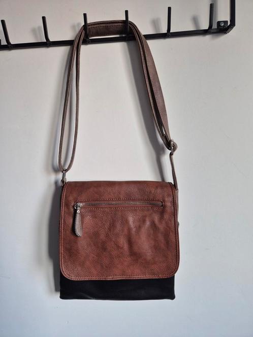 Bruin/Zwarte schoudertas met verstelbare band, Sieraden, Tassen en Uiterlijk, Tassen | Damestassen, Gebruikt, Schoudertasje, Bruin