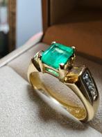 Mooie solide ring met natuurlijke smaragd en diamanten, Goud, Met edelsteen, 17 tot 18, Ophalen of Verzenden