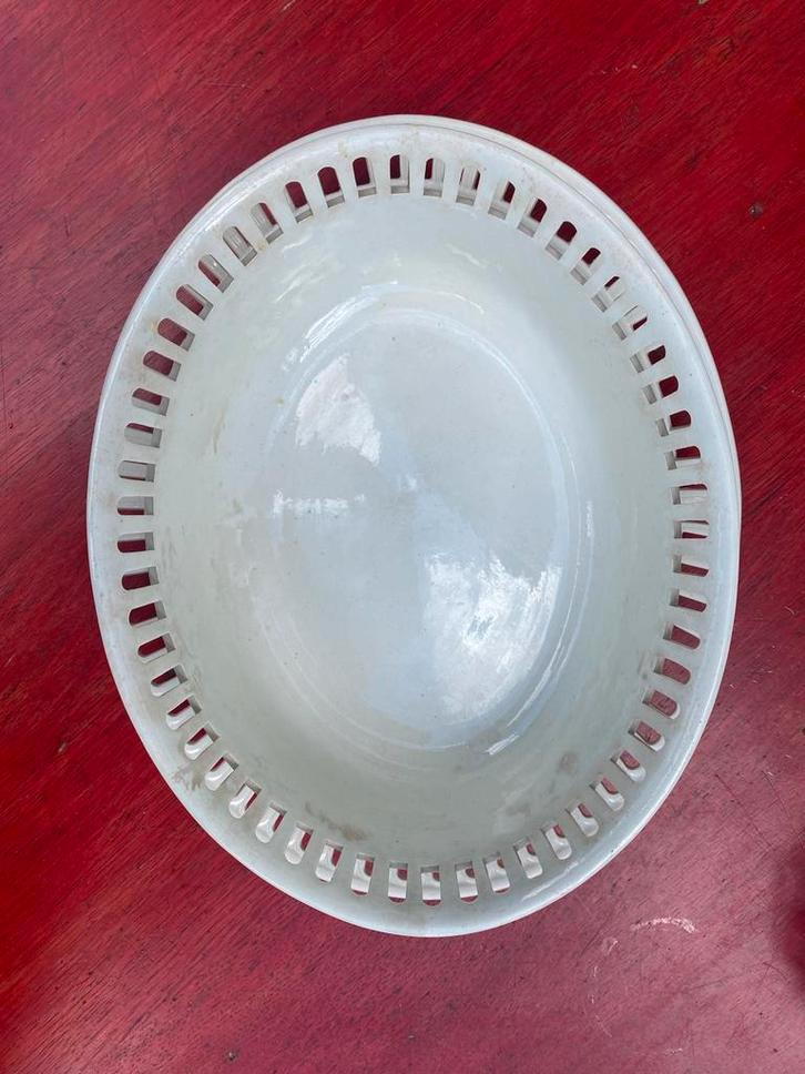 Wedgwood Schaal met Opengewerkte Rand, Antiek en Kunst, Antiek | Schalen, Ophalen of Verzenden