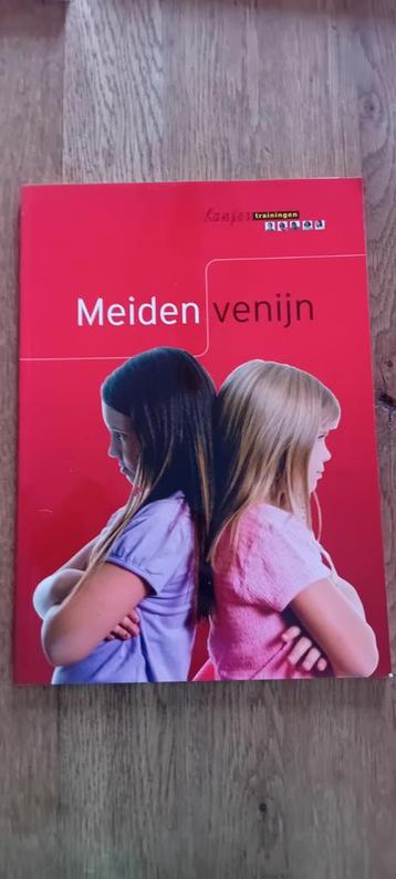 Kanjertraining: Meidenvenijn beschikbaar voor biedingen