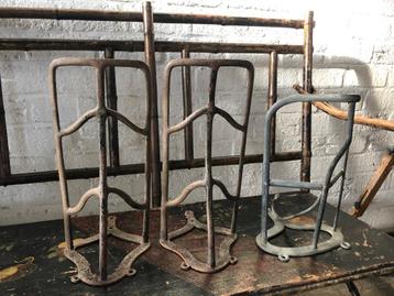 Zadel zadelsteunen antiek antieke beugels beschikbaar voor biedingen