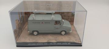 #61 Jaws Leyland Sherpa Van James bond auto met boekje beschikbaar voor biedingen