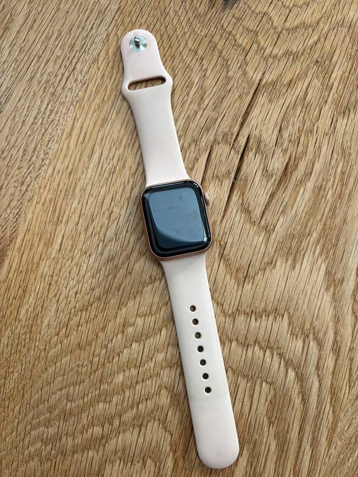 Apple Watch Series 5 40mm Goud Aluminium Roze Band, Sieraden, Tassen en Uiterlijk, Smartwatches, Gebruikt, iOS, Roze, Hartslag
