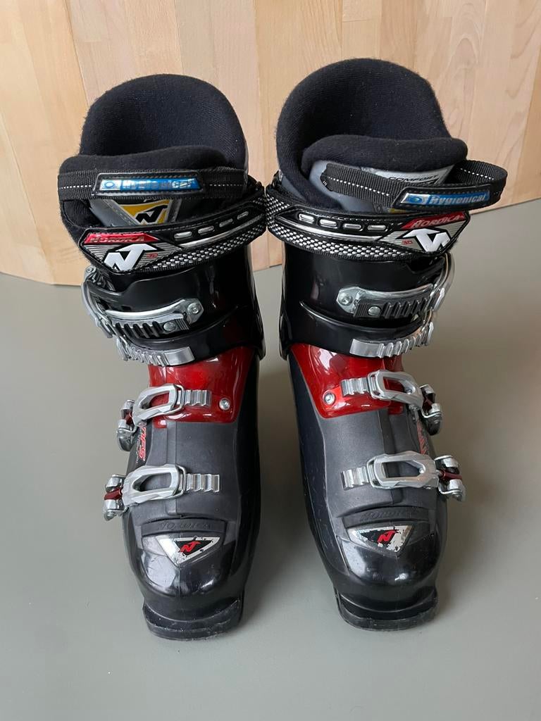 Nette skischoen Nordica maat 39, Overige merken, 160 tot 180 cm, Schoenen, Ophalen of Verzenden