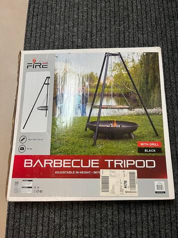 Barbecue driepoot beschikbaar voor biedingen