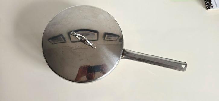 SIGG RVS pan 24cm met deksel - Calotherm, Huis en Inrichting, Keuken | Potten en Pannen, Gebruikt, Koekenpan of Braadpan, Rvs