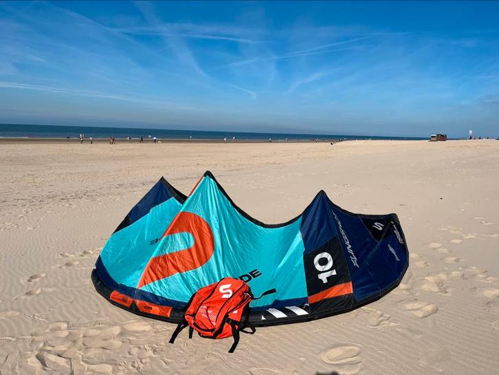 Slingshot Code v2 10 en 8 meter kites plus sentry v2 bar., Watersport en Boten, Kitesurfen, Gebruikt, Kite, 8 m², Geen board, Ophalen