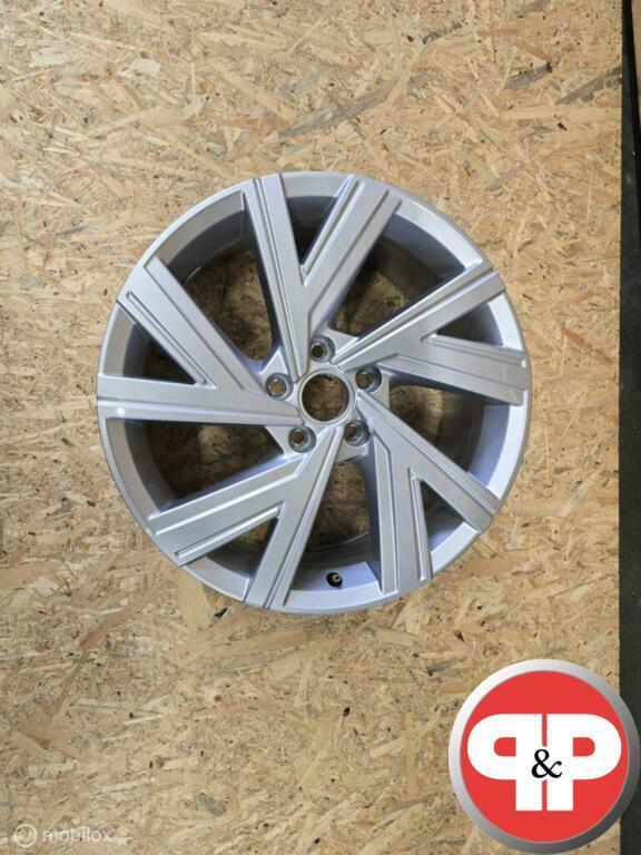 18 Inch Golf 8 Bergamo Velg 5H0601025AE, Auto-onderdelen, Banden en Velgen