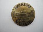 Mooie pin, speld c.q. broche Reichstag Besuch in Berlin, Ophalen of Verzenden, Gebruikt, Stad of Land, Speldje of Pin