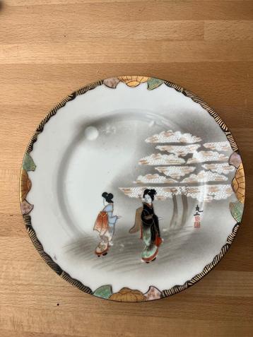 Antieke Japanse bordjes beschikbaar voor biedingen
