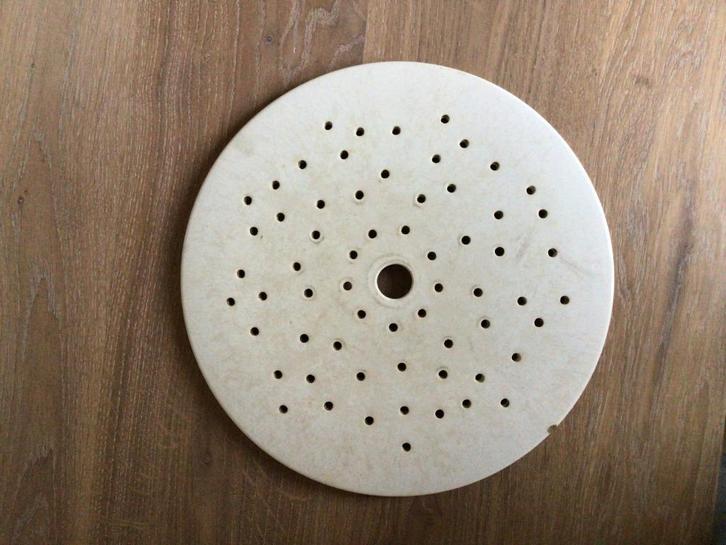 Antiek crèmekleurig aardewerken treef, groot formaat, Antiek en Kunst, Antiek | Schalen, Verzenden