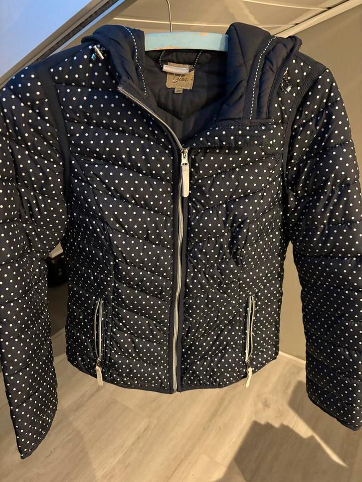Gina Jas - Maat 38- Donkerblauw met witte stippen, Kleding | Dames, Jassen | Winter, Zo goed als nieuw, Maat 38/40 (M), Blauw