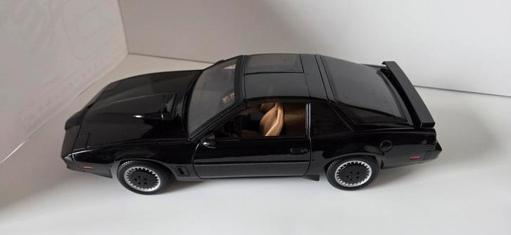 knight rider 1:18, Hobby en Vrije tijd, Modelauto's | 1:18, Zo goed als nieuw, Auto, Overige merken, Ophalen of Verzenden