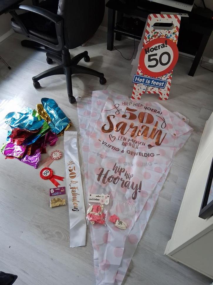 Sarah 50 jaar feest artikelen pakket, Hobby en Vrije tijd, Feestartikelen, Zo goed als nieuw, Versiering, Verjaardag, Ophalen of Verzenden