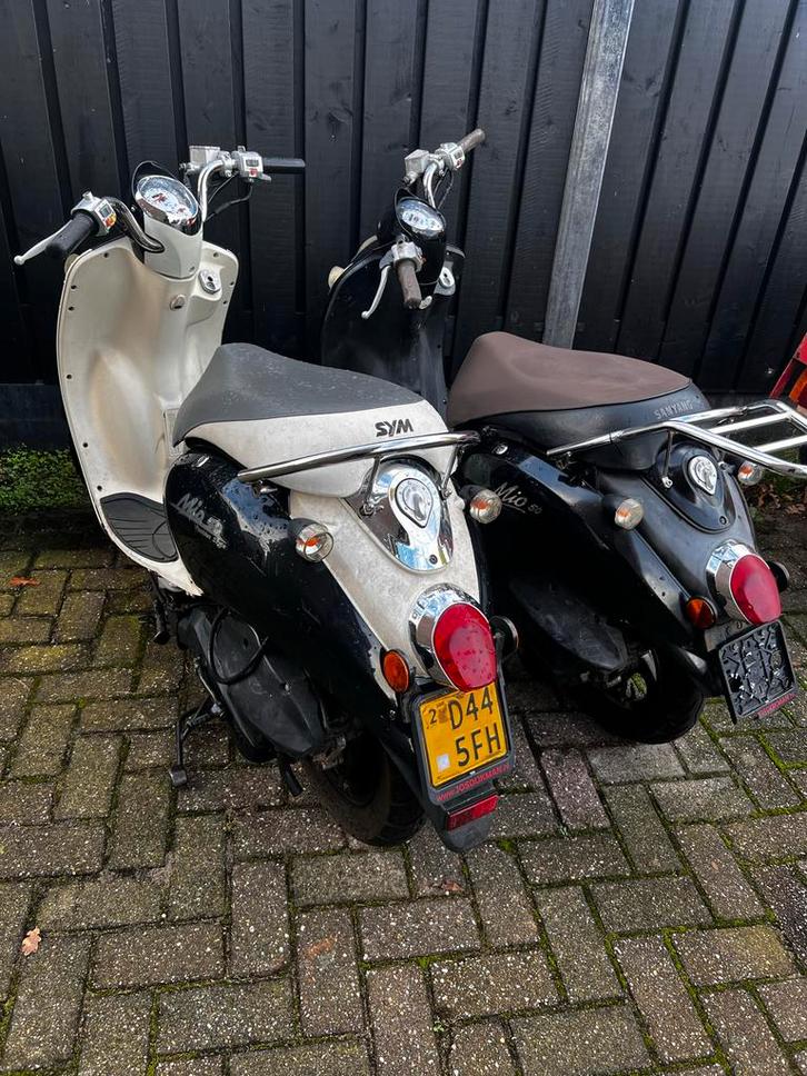 2x Sym Mio scooters - Gebruikt, Fietsen en Brommers, Scooters | SYM, Gebruikt, Overige modellen, Maximaal 25 km/u, Benzine, Ophalen