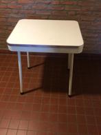 Vintage tafeltjes 3 stuks wit groen en geel per stuk € 39,—, Ophalen, Gebruikt, Overige kleuren, Drie