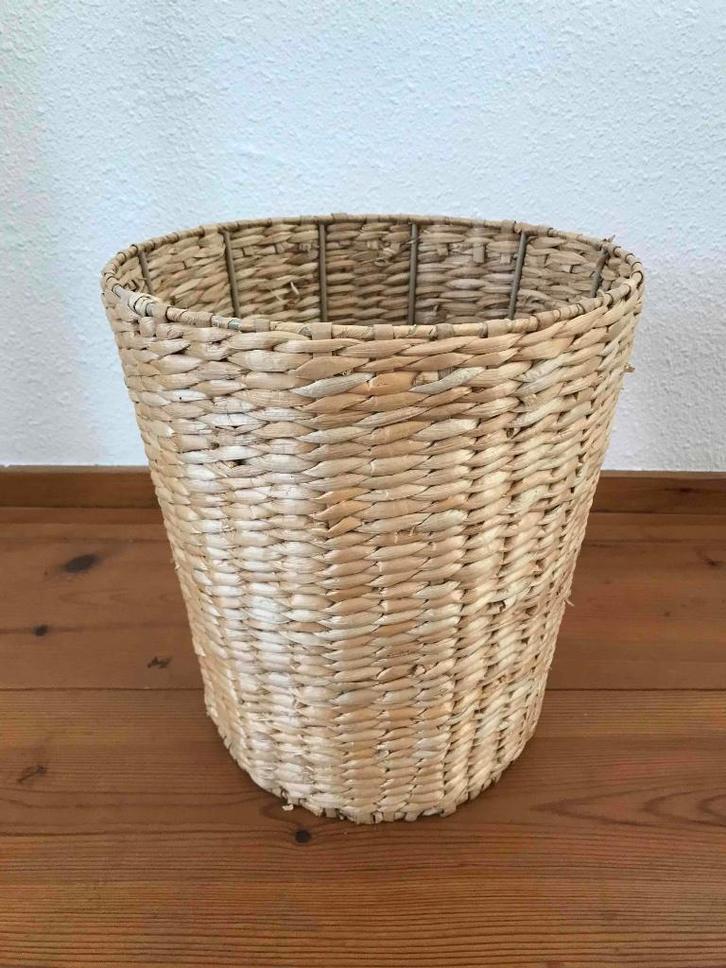 Rieten Mand ø26,5 cm (opbergmand, lampenkap, prullenbak), Huis en Inrichting, Woonaccessoires | Schalen en Manden, Gebruikt, Mand