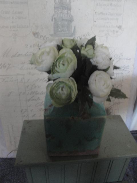 boeketje ranonkels wit met groen, Ophalen of Verzenden, Nieuw, Binnen