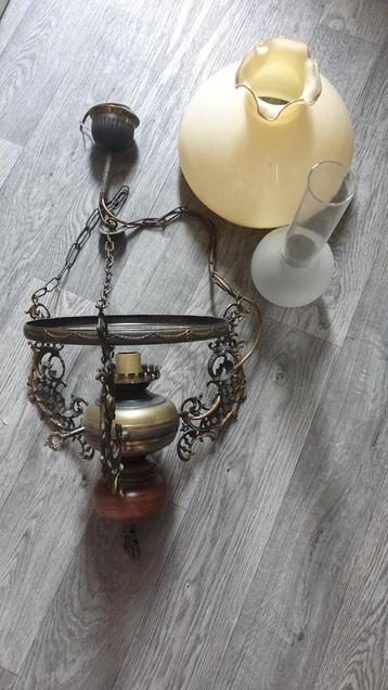 Vintage Hanglamp met Glazen Kap beschikbaar voor biedingen