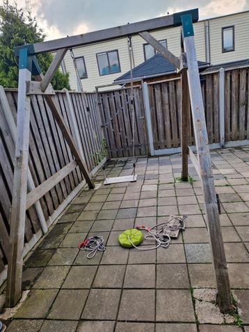 Houten schommel zeer stevig met hangringen GRATIS beschikbaar voor biedingen