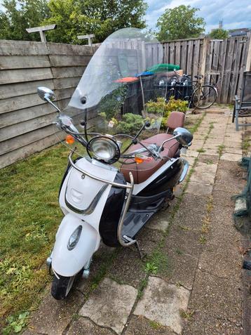  Retroscooter  beschikbaar voor biedingen