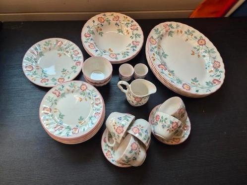 Churchill Briar Rose serviesdelen, Huis en Inrichting, Keuken | Servies, Gebruikt, Ophalen of Verzenden