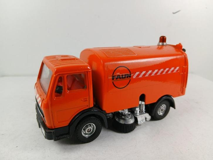 siku 1/55  faun  veegwagen, Hobby en Vrije tijd, Modelauto's | 1:50, Zo goed als nieuw, Bus of Vrachtwagen, SIKU, Ophalen of Verzenden