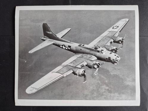 Foto van de Boeing B-17G (F1050), Verzamelen, Luchtvaart en Vliegtuigspotten, Gebruikt, Kaart, Foto of Prent, Ophalen of Verzenden