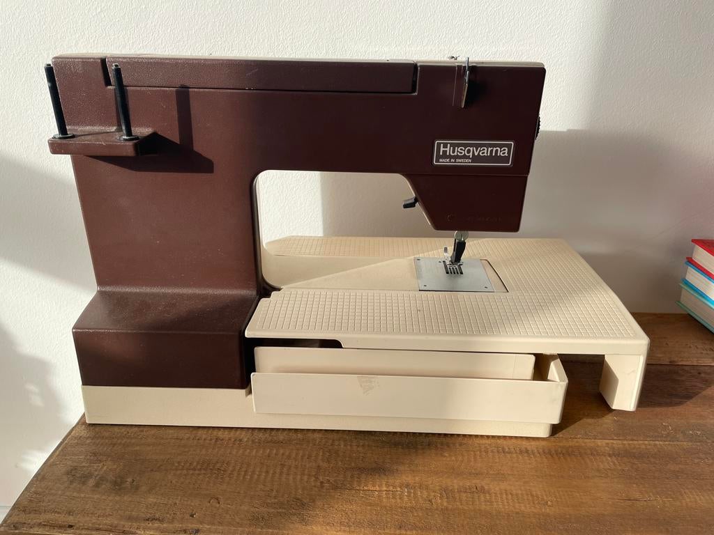 Husqvarna Naaimachine - Vintage, Hobby en Vrije tijd, Naaimachines en Toebehoren, Ophalen, Gebruikt, Naaimachine, Husqvarna