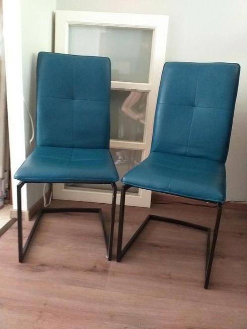 2 eetkamer stoelen van Leen Bakker., Huis en Inrichting, Stoelen, Gebruikt, Twee, Metaal, Overige materialen, Blauw, Ophalen