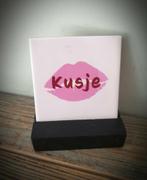Tekst tegel "Kusje" teksttegel met spreuk, Ophalen of Verzenden, Nieuw
