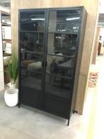 Zwarte vitrinekast van Woood, Huis en Inrichting, Ophalen, 50 tot 100 cm, Zo goed als nieuw, Metaal