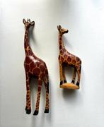 Giraf hout 2 x vintage, Ophalen, Beeldje of Figuurtje