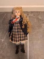 Porseleinen Pop met blonde krullen, Ophalen of Verzenden