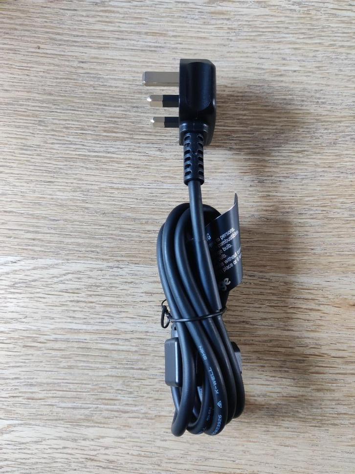 Netsnoer UK stekker (type G) met IEC C13 aansluiting, Doe-het-zelf en Verbouw, Elektra en Kabels, Nieuw, Stekker, Ophalen