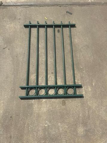 Groen stalen hekwerk – 110 x 75,5 cm – sierlijk en stevig beschikbaar voor biedingen