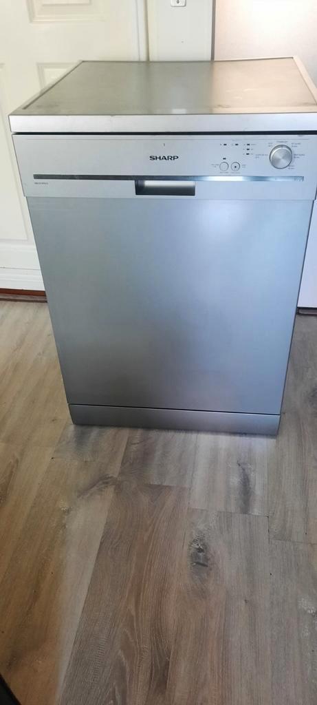Goedwerkende,Rvs Look Zuinige Sharp Vaatwasser 60 cm, Witgoed en Apparatuur, Vaatwasmachines, Gebruikt, Vrijstaand, 85 tot 90 cm